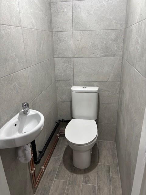 3 bed property in Derby Avenue, London